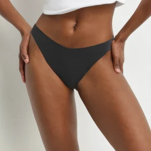 Tanga negro de microfibra sin costuras No Show Invisible de Dim