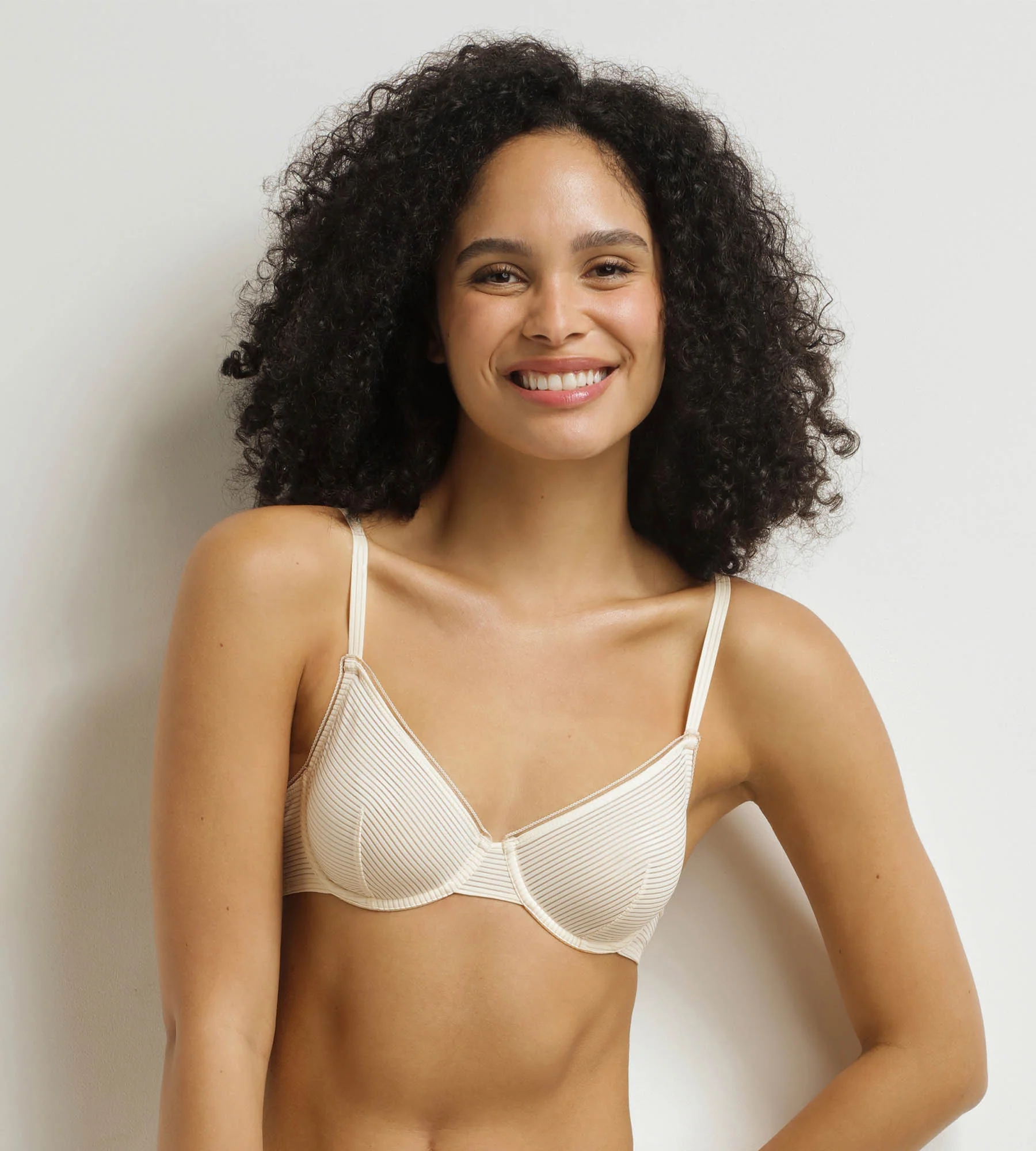 Sujetador corbeille beige Dim x Inès de La Fressange