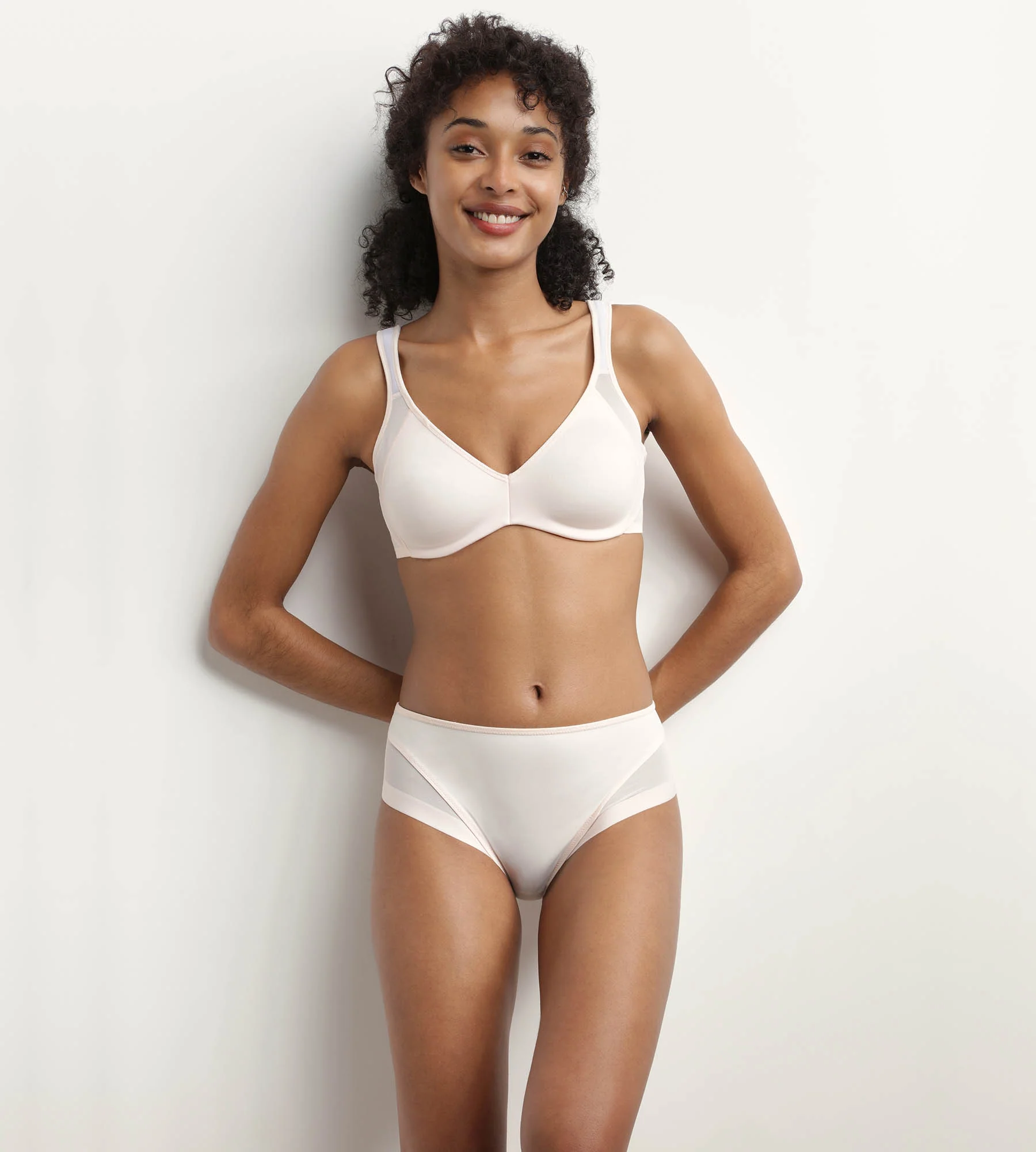 Sujetador reductor con aros Rosa Generous Minimizer de Dim - Imagen 3